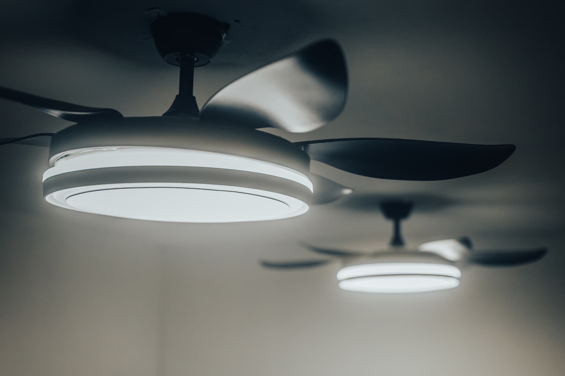 Ventiladores de techo con luz en la habitación Triple Deluxe